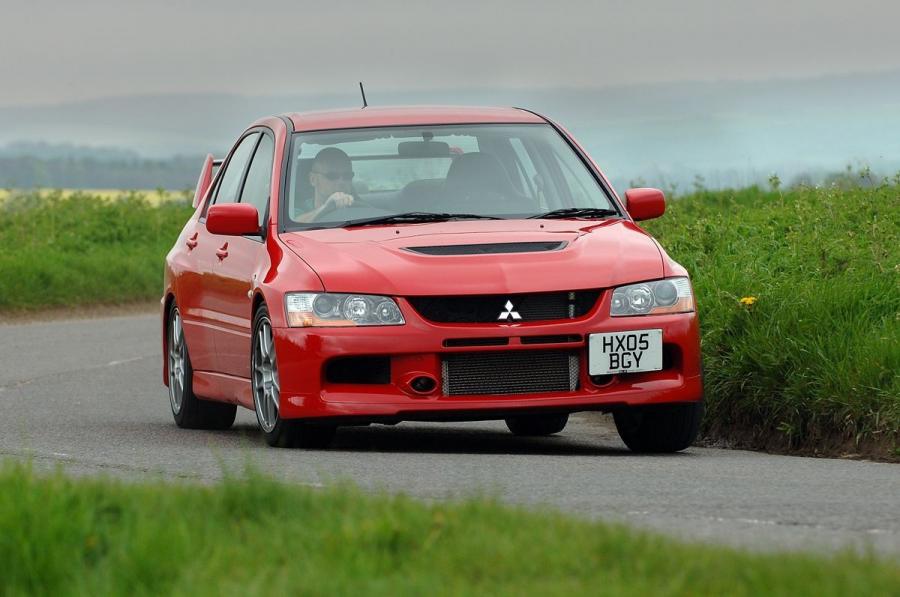 Mitsubishi Lancer Evolution IX 2005 года  (фото 18 из 32)